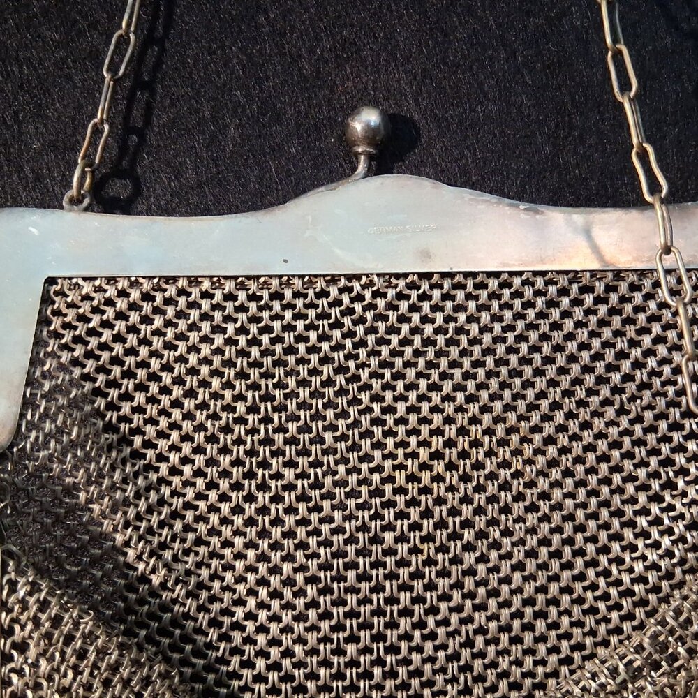 Shimmering (1910-1920) German-Ag Mesh Coin Pouch with Crest Plate & Talon Zipper - Picture 5 of 16